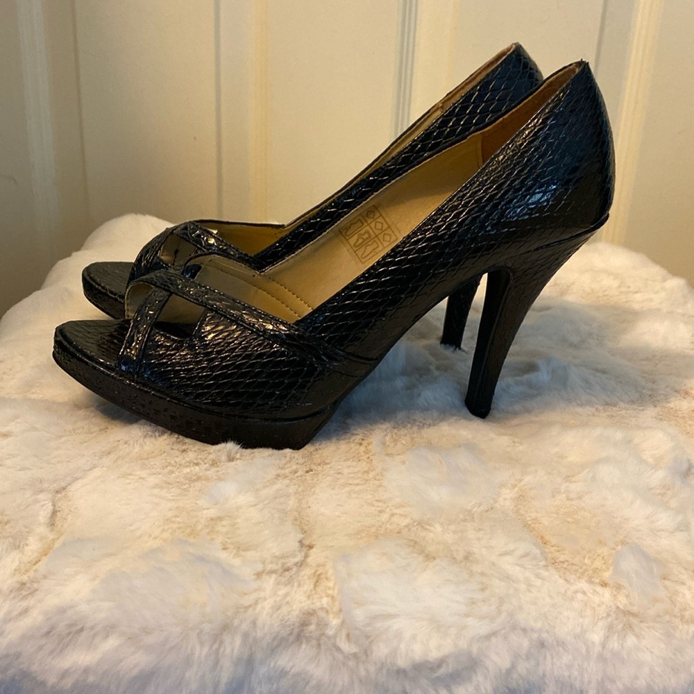 Women’s black pumps